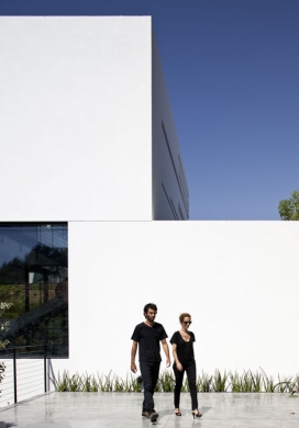 Dezeen在以色列-Pitsou Kedem设计的特拉维夫房子