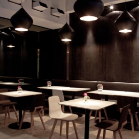 泰国小酒馆-科威特设计师由烧焦的木材建筑