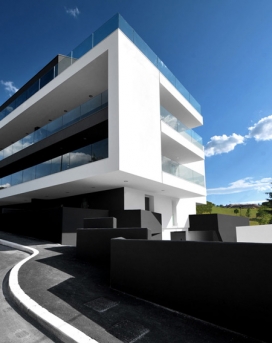 意大利切塞纳-坡道公寓楼