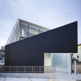 日本建筑师-广岛一个花园和一楼露台的房子