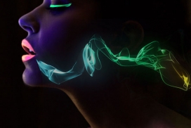 霓虹灯火焰女人插画-加拿大Araina Nespiak作品