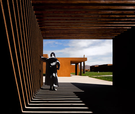 摩洛哥沙漠墙壁附近的镇学校建筑设计---酷图编号11