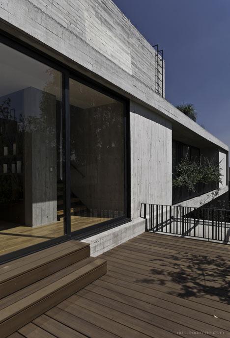 墨西哥城直线玻璃和混凝土块重叠房子建筑---酷图编号9