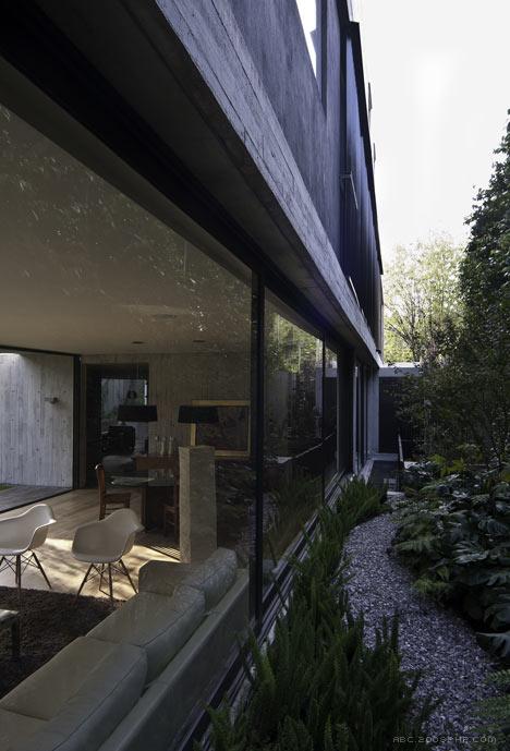 墨西哥城直线玻璃和混凝土块重叠房子建筑---酷图编号2