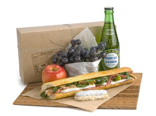 加拿大设计-The Dirty Apron熟食店包装-从面包袋,购物袋,礼品盒,饭盒和货架上的产品和磁带---酷图编号2