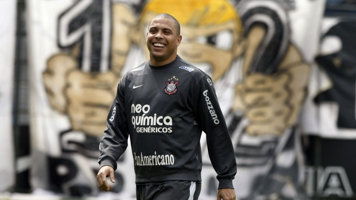 巴西足球明星路易斯罗纳尔多壁纸