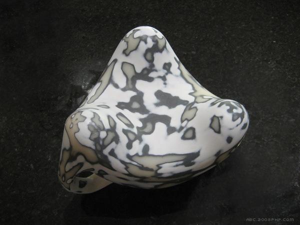 鼎壶-三条腿的Tripot Teapot陶瓷茶壶-美国Matthew Pauk工业设计师作品---酷图编号1017625