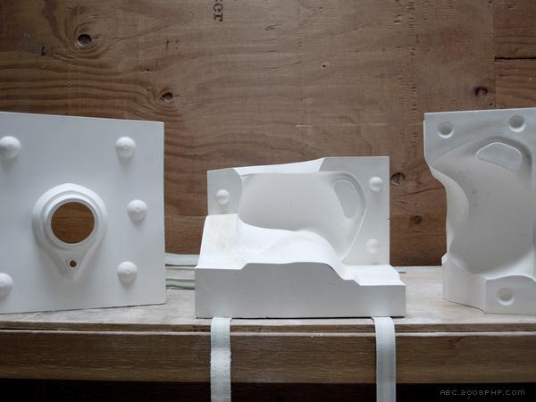 鼎壶-三条腿的Tripot Teapot陶瓷茶壶-美国Matthew Pauk工业设计师作品---酷图编号1017628