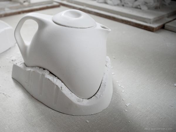 鼎壶-三条腿的Tripot Teapot陶瓷茶壶-美国Matthew Pauk工业设计师作品---酷图编号1017633