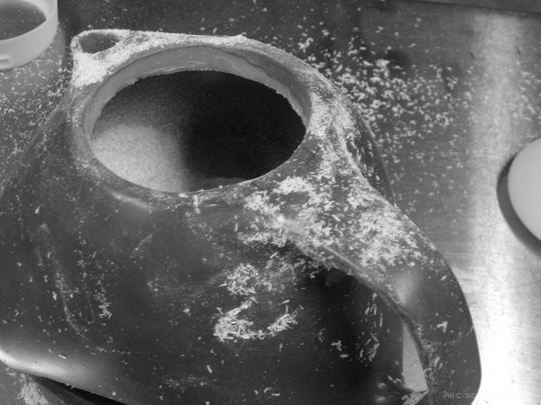 鼎壶-三条腿的Tripot Teapot陶瓷茶壶-美国Matthew Pauk工业设计师作品---酷图编号1017634