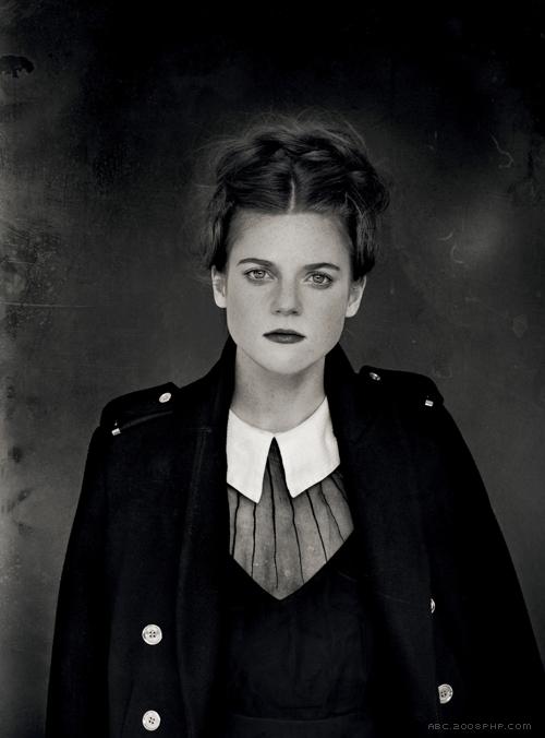 丽卡棕褐色秋季心情-一个老式的女孩---酷图编号3