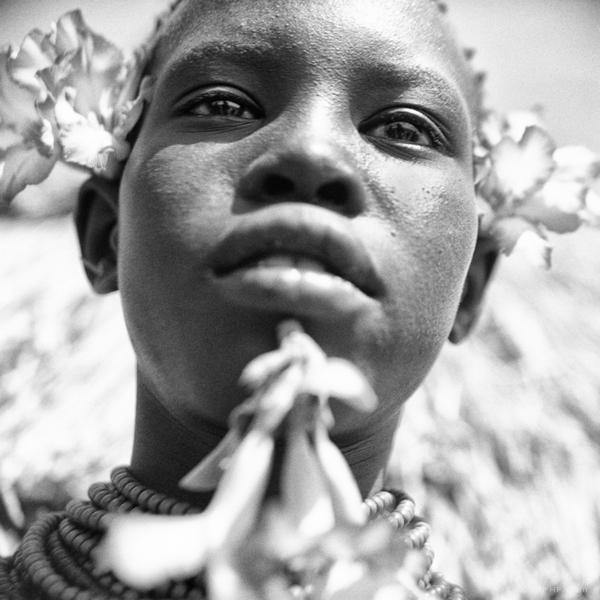 南埃塞俄比亚-卡罗穆尔西部落居民纪实黑板人像-智利Ralph Bennett Crignola摄影师作品---酷图编号13