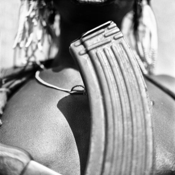 南埃塞俄比亚-卡罗穆尔西部落居民纪实黑板人像-智利Ralph Bennett Crignola摄影师作品---酷图编号4