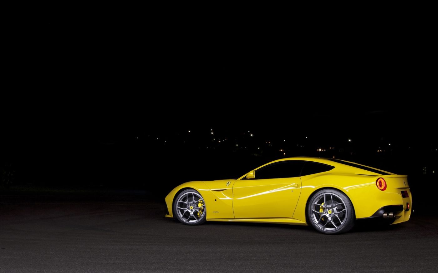 黄色法拉利LaFerrari……-新浪汽车