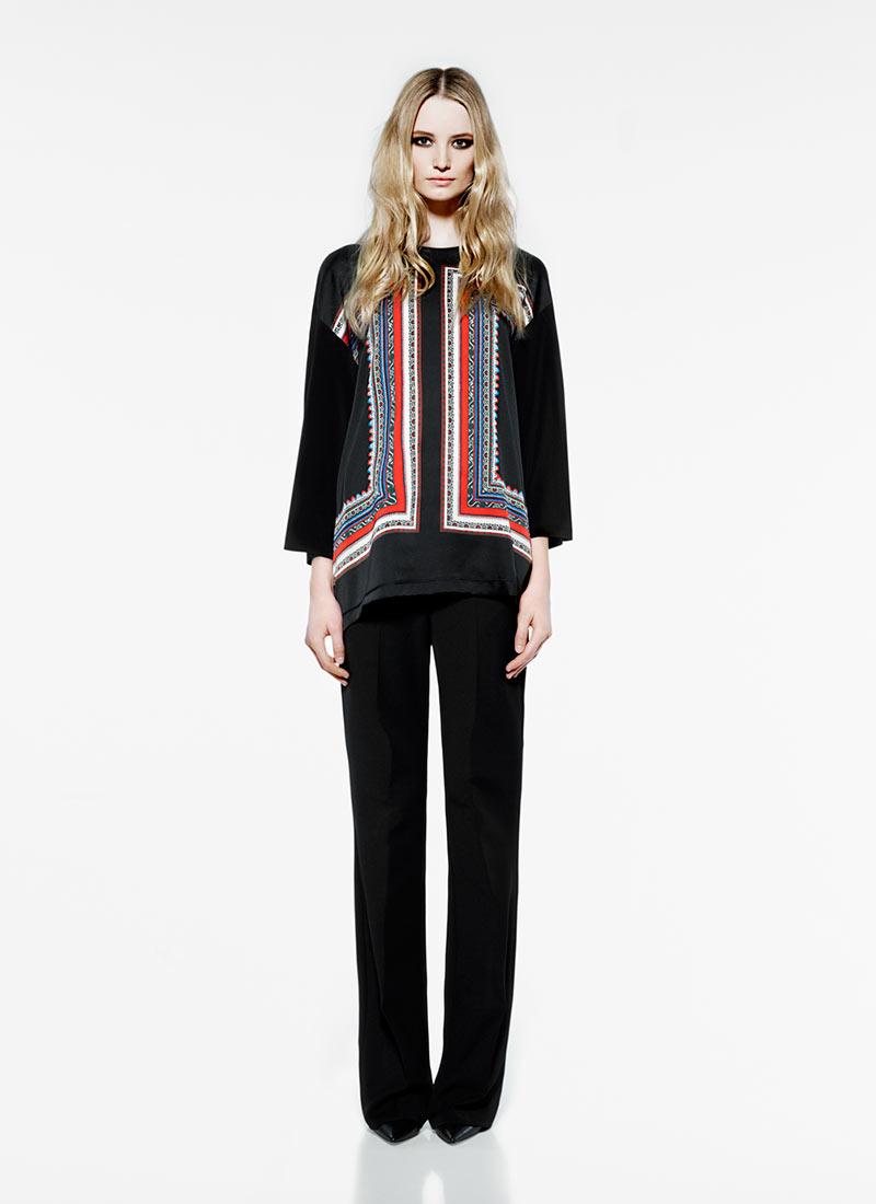 当代黑白蓝红色都市时装风格,特大的裤子,动物印花连身裙,双排扣夹克---酷图编号7