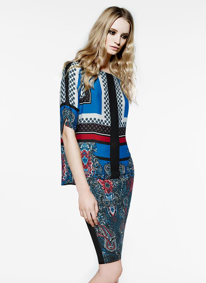 当代黑白蓝红色都市时装风格,特大的裤子,动物印花连身裙,双排扣夹克---酷图编号6