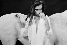 南非约翰内斯堡Saadique Ryklief摄影师作品-黑白女人