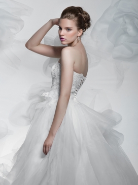白色的花朵-俄罗斯莫斯科Marina Danilova摄影师-婚纱新娘
