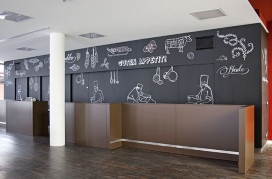 法兰克福学派的新建筑-酒吧餐厅食堂的刻字