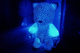 LED Qee蓝光熊宝贝玩具