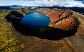 高清晰火山湖-堰塞湖壁纸