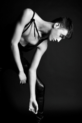 匈牙利布达佩斯Panka Karácsonyi摄影师作品-时尚的MEN时装