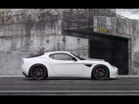 高清晰阿尔法-罗密欧跑车壁纸