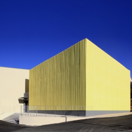 法国南部黄色外观笼罩健身房-建筑师Heams et Michel作品