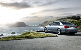 2012高清晰宝马BMW高效混合动力7系轿车壁纸
