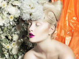 西蒙娜！金发美女模特时装展示