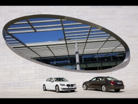 绝代双娇-高清晰2012年宝马7系列壁纸