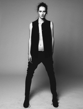 巴黎的魅力和冷静的态度-Sara巴黎女郎-黑白人像肖像时装欣赏