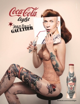 可口可乐纹身的瓶广告系列