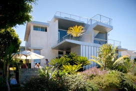 卡恩住宅-是完美室内/室外的活所的两层建筑