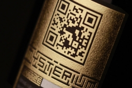神话色彩葡萄酒-罗马尼亚带二维码的金色黑色葡萄酒包装