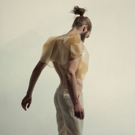 冰岛时装设计师Sruli Recht-半透明小羊皮，鼬皮毛时尚男装欣赏
