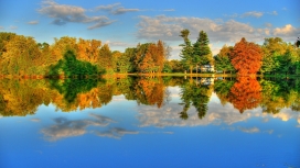 高清晰HD惊人的湖畔倒影秋季自然景观