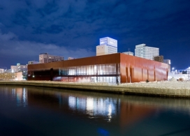 加拿大Molo建筑事务所作品-日本北部像窗帘红钢丝带博物馆建筑