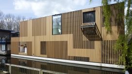 水上别墅-Framework建筑师作品-阿姆斯特丹船屋上的演播室原型建筑