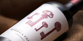 Bodega Privada葡萄酒品牌包装设计-灵感来自于阿根廷葡萄酒的想法，是一个私人收藏的一部分。锁定了一个俱乐部保持它的秘密。