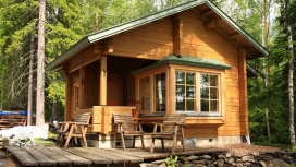 树林中的木屋房子