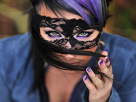 女佐罗-黑发与面具