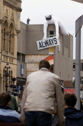 创意白色充气球户外广告-纽约Sagmeister & Walsh设计师作品