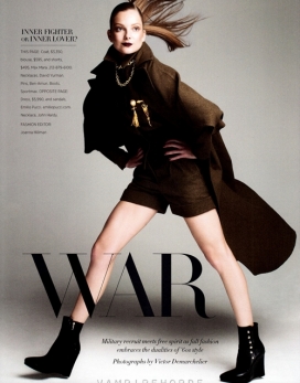 战争与和平-面带微笑的Eniko Mihalik军装时装秀