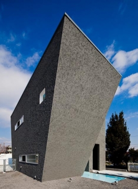 碎石向外倾斜的建筑房屋-日本太郎武藤敏Keitaro Muto建筑师作品