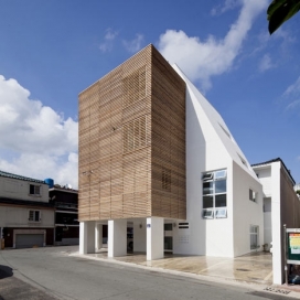 木制百叶窗海拔4层高房屋建筑-韩国Smart建筑师作品