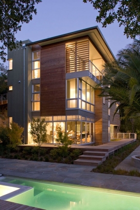 321楼-旧金山Gould Evans房屋建筑师作品，我们的目标是减少对环境的影响，同时最大限度地设计的高尔夫球场。为了做到这一点，卷叠，创建三个楼层的生活空间。