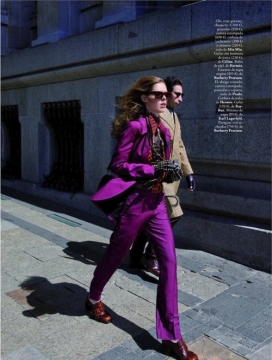 “抢劫”-西尔维亚Montoliu风格的少女