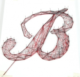 线栓在钉子上的字母字体-英国伦敦Oli Ingram设计师作品