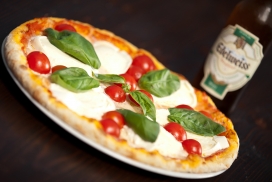 漂亮的披萨美食摄影图